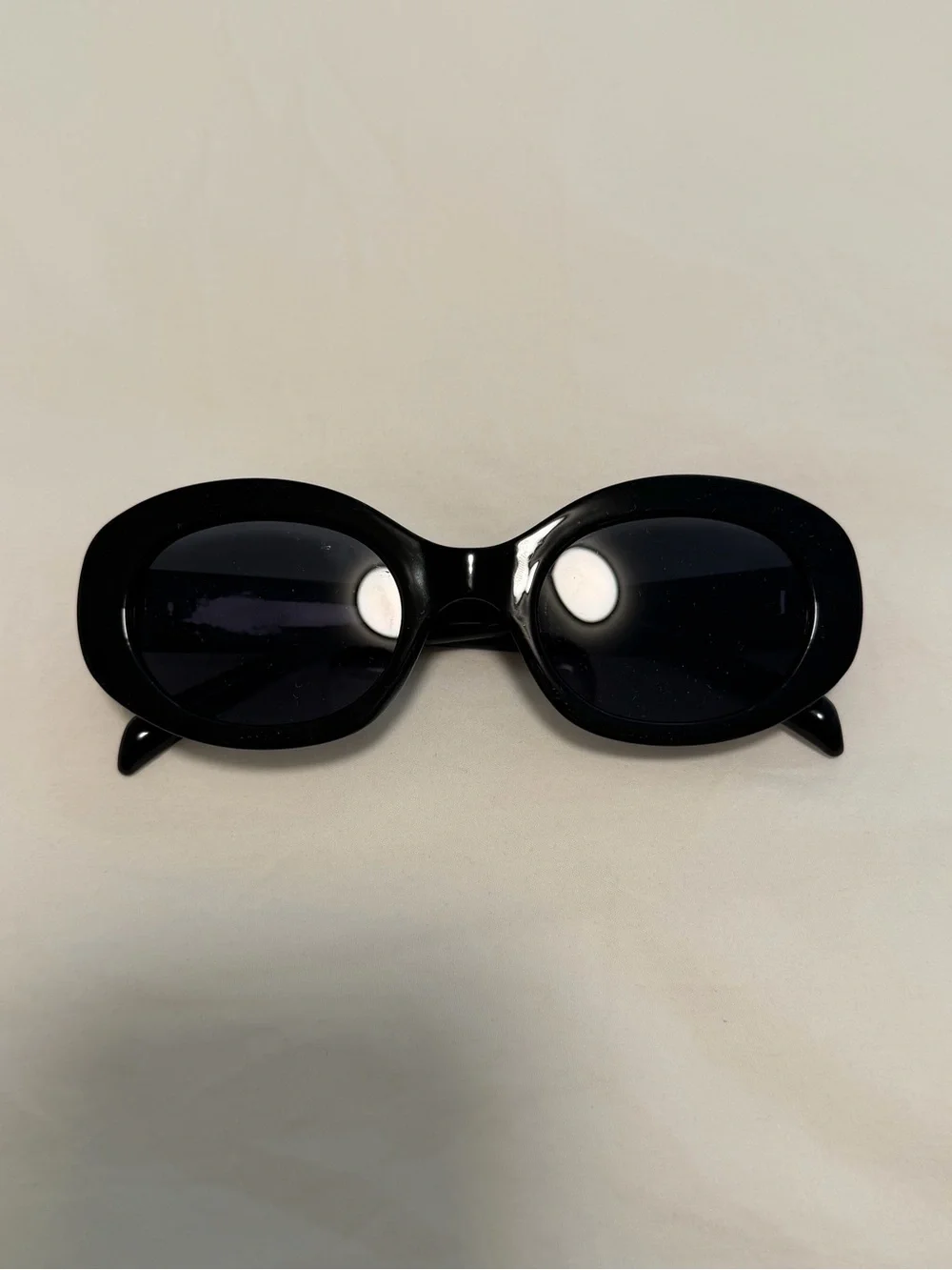 Designer Inspired Classic Black Oval Women's Sunglasses - Picture 1 of 2